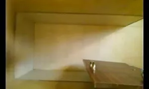 Qara büstqalterdə, o ...
